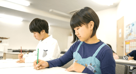 【1】「無学年方式」で子どもの学習ペースや個性・性格に合わせた指導で、無理なく学習が進められる