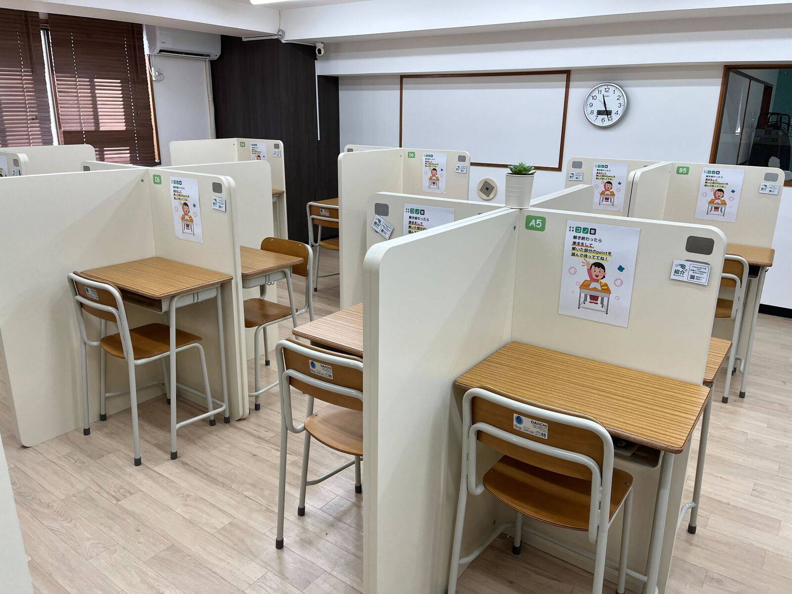 家では集中できない自習や宿題にも！無料の自習スペース開放中