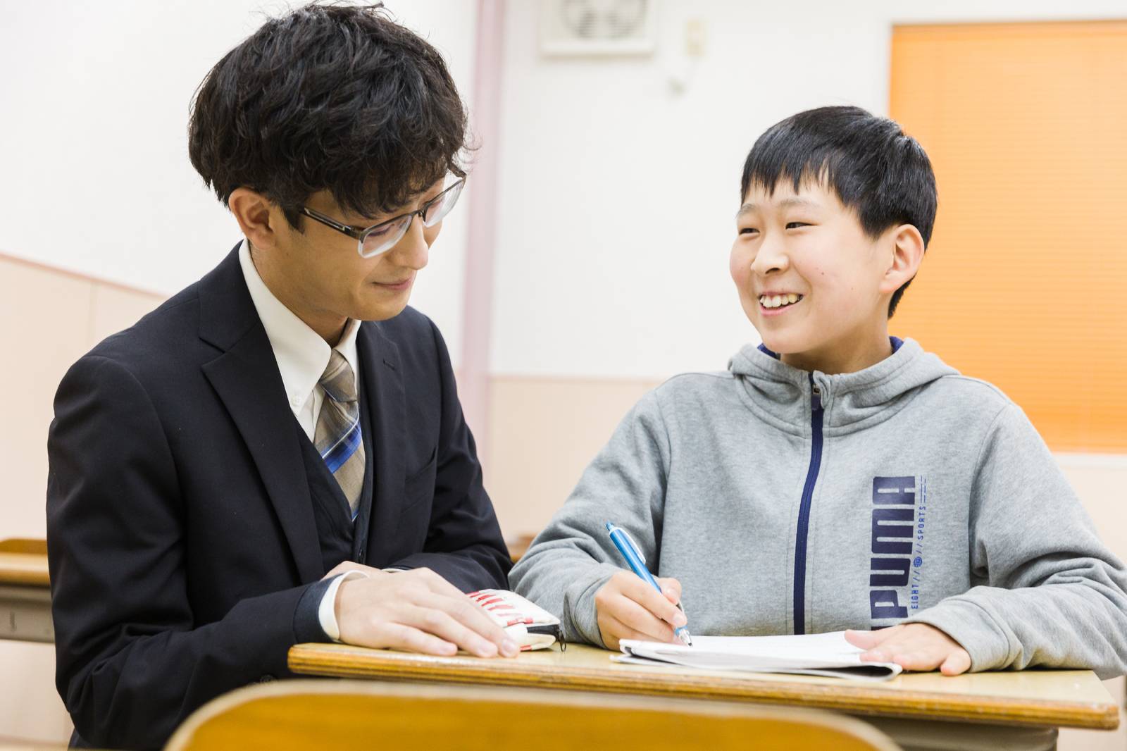 厳しい研修で研鑽した正社員講師陣