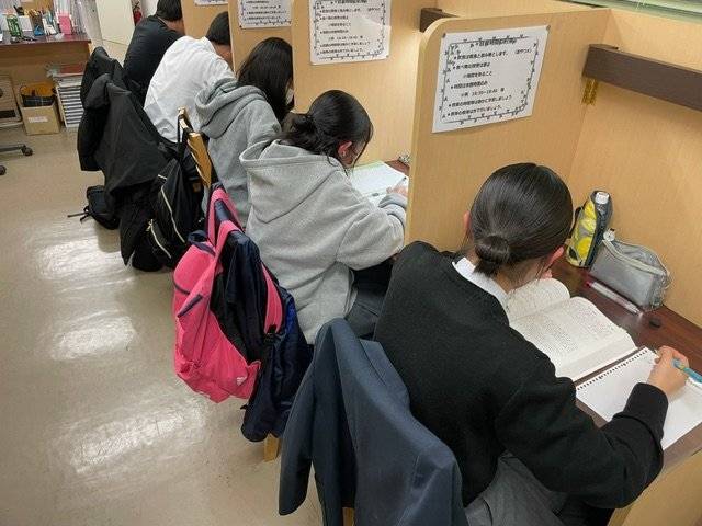 ★5科目のサポート＋自習完備！