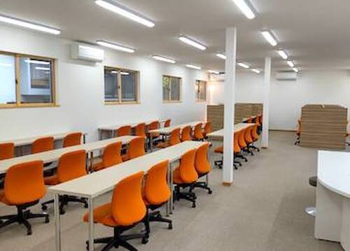 閉鎖空間がなく、生徒の様子が一目で見渡せます。