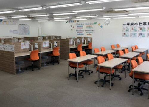 明るく清潔感のある空間で、生徒の様子が一目で見渡せます。