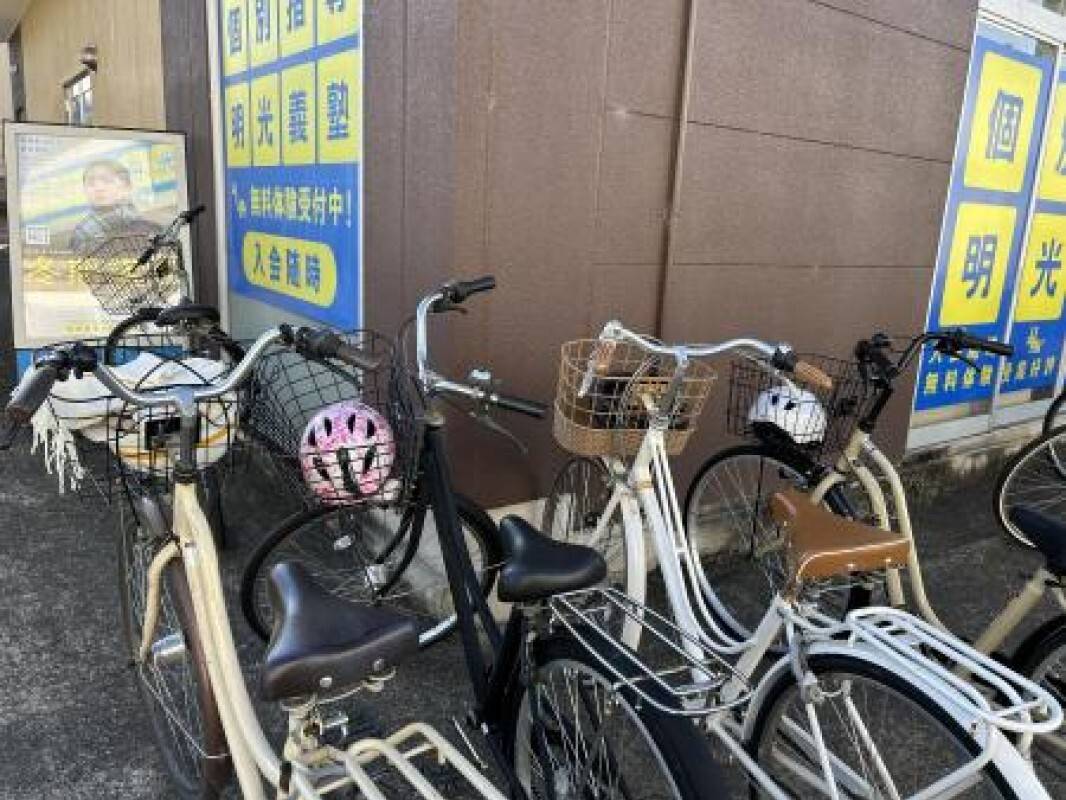 開校時間は常に自転車がたくさん！