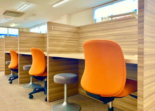 講師との完全マンツーマン指導に集中できるブースを設けています