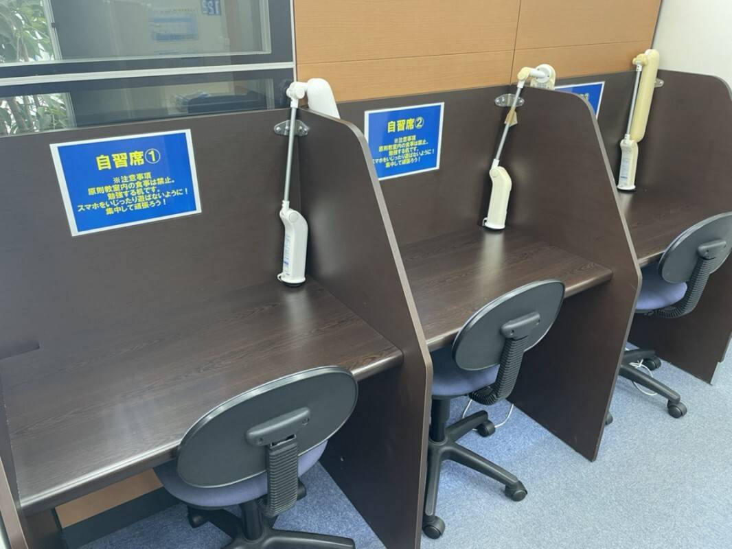 【自習スペース】広々とした自習スペースを完備しております。