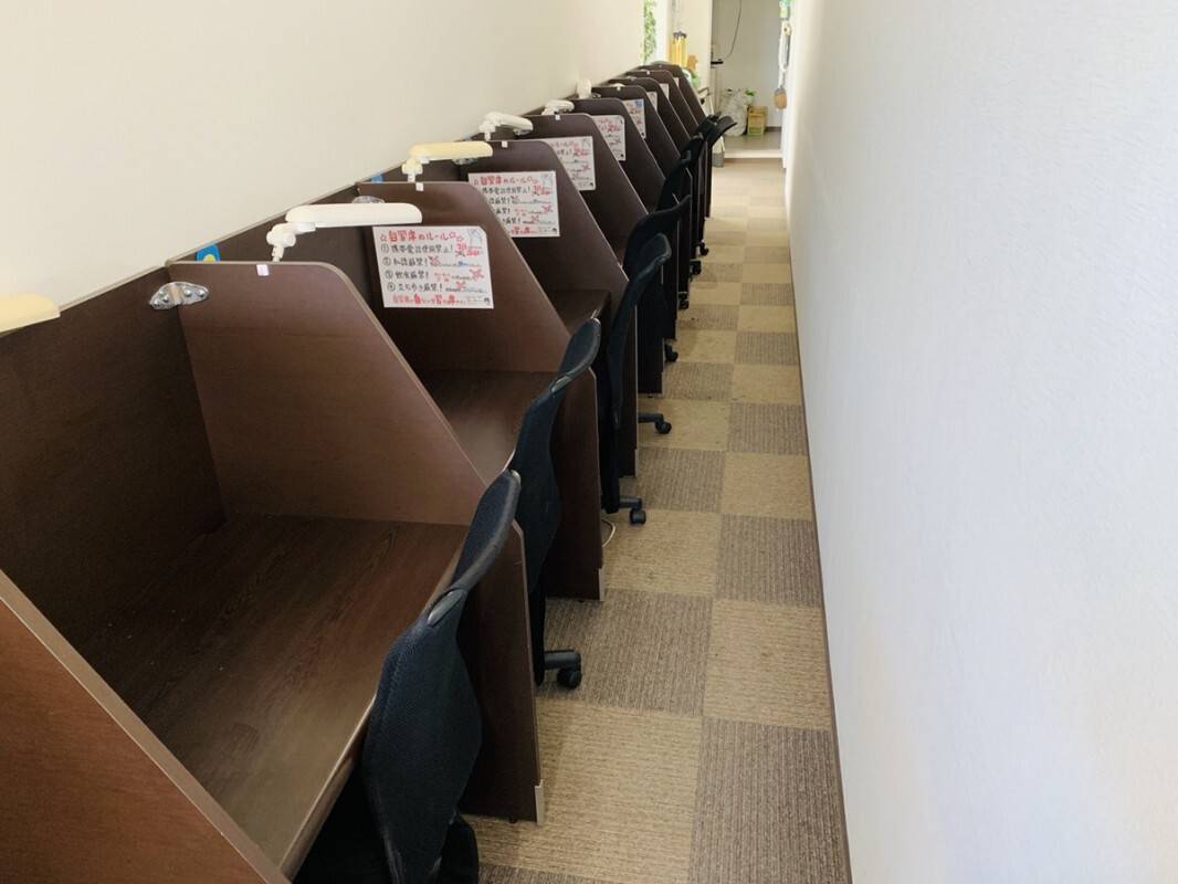 自習席も完備されていていつでも使用できます！！