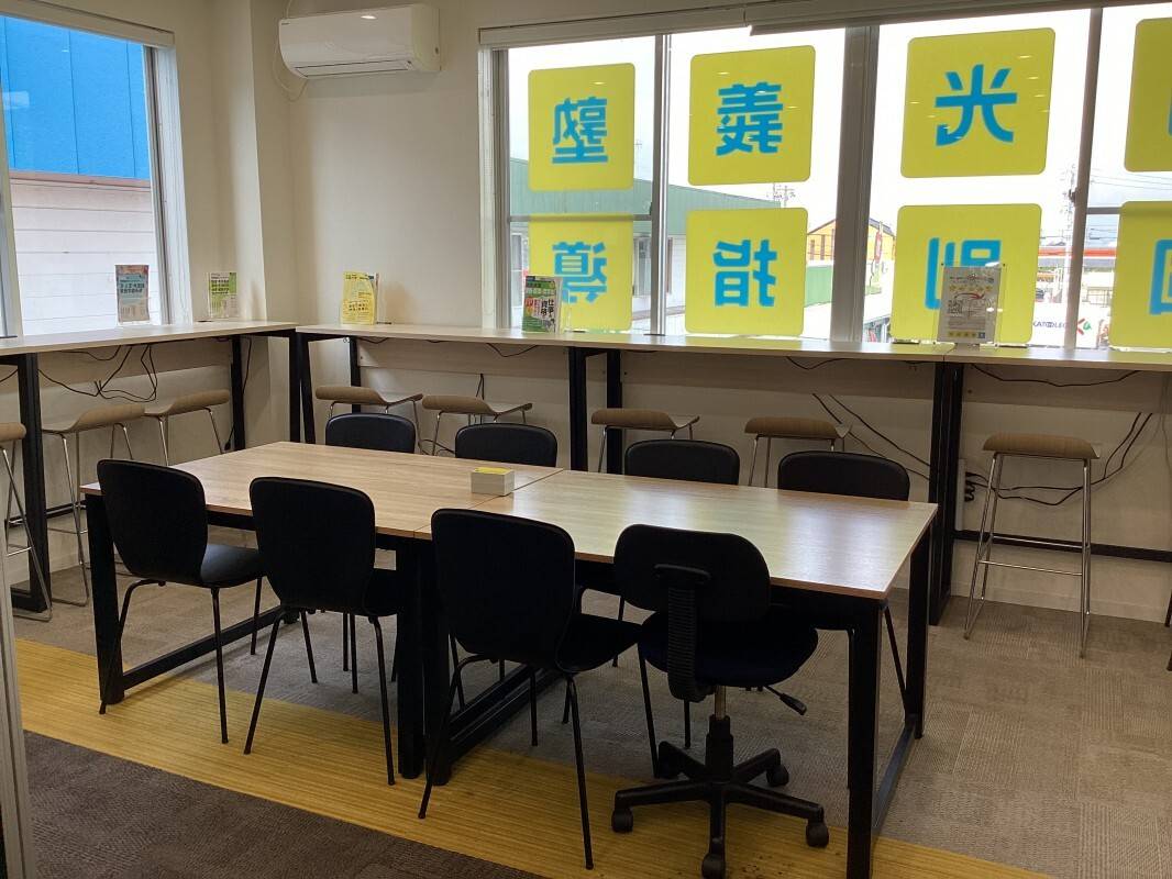 こちらは２階の高校生専用自習席です。