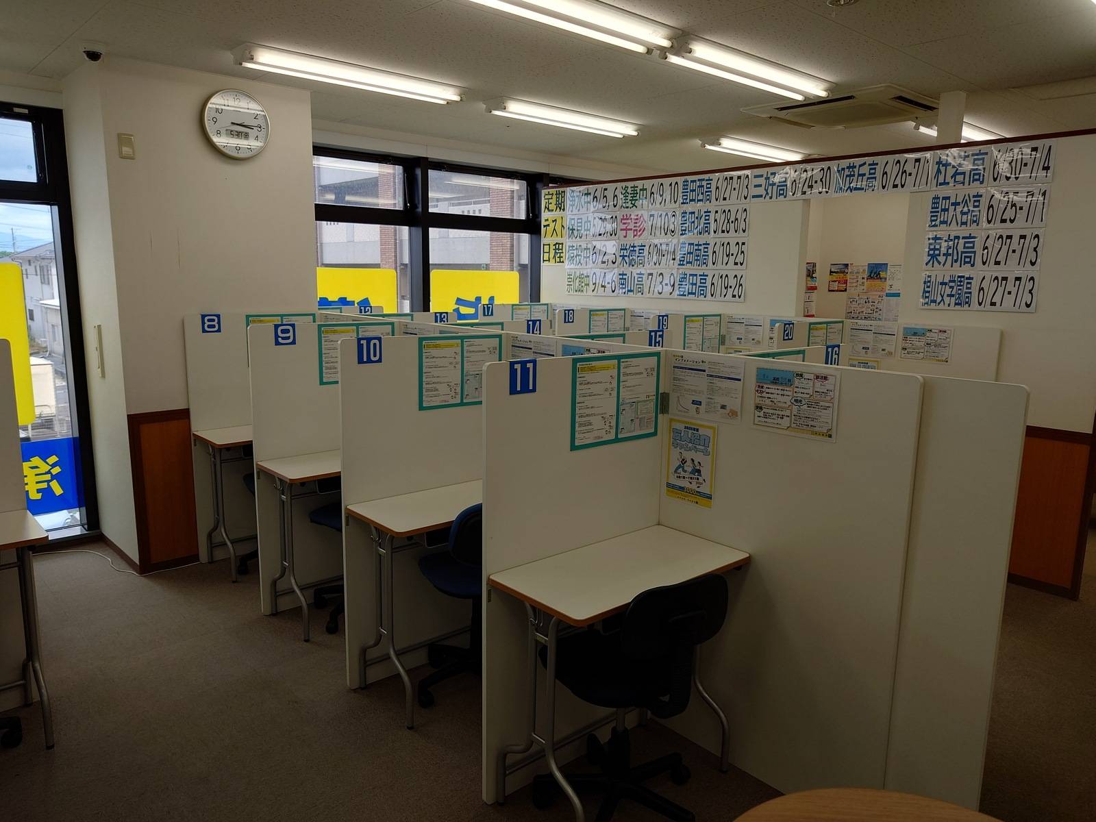 教室内の写真です！テスト前はいつも満席になります！