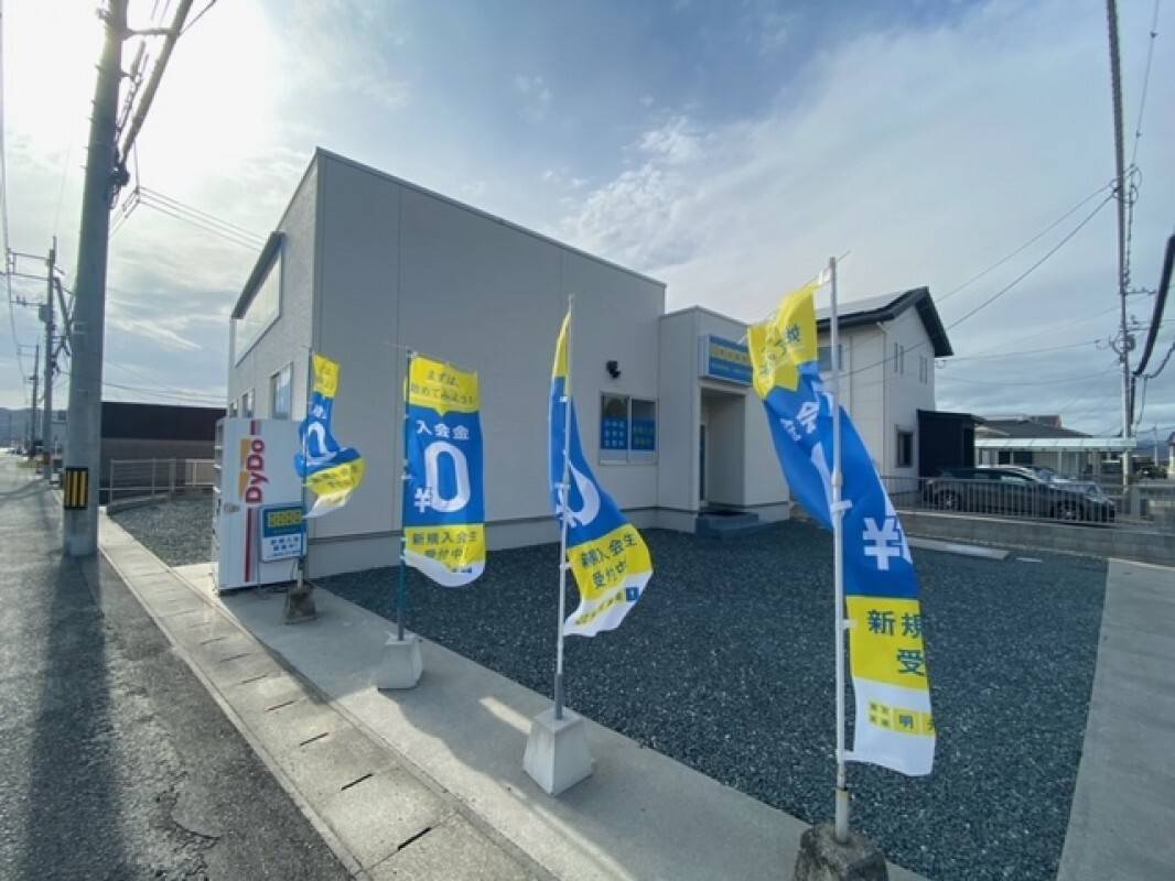 正面には車を駐車できる駐車場スペースも！