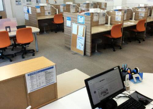 明るく清潔感のある空間で、生徒の様子が一目で見渡せます。