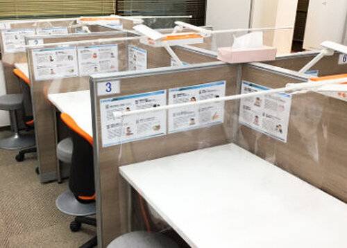 明るく清潔感のある空間で、生徒の様子が一目で見渡せます。