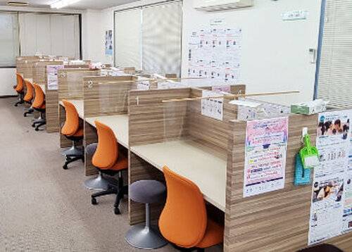 明るく清潔感のある空間で、生徒の様子が一目で見渡せます。