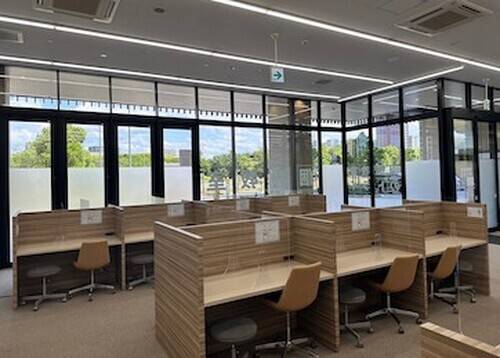 明るく清潔感のある空間で、生徒の様子が一目で見渡せます。