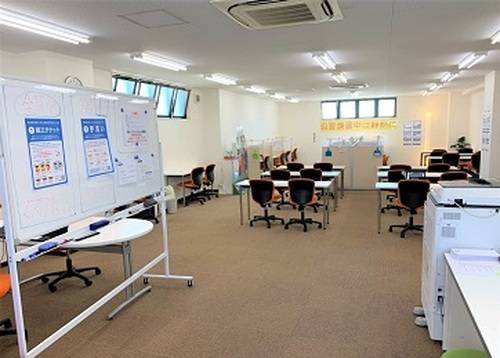 明るく清潔感のある空間で、生徒の様子が一目で見渡せます。