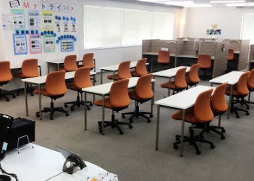 明るく清潔感のある空間で、生徒の様子が一目で見渡せます。