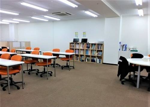 明るく清潔感のある空間で、生徒の様子が一目で見渡せます。