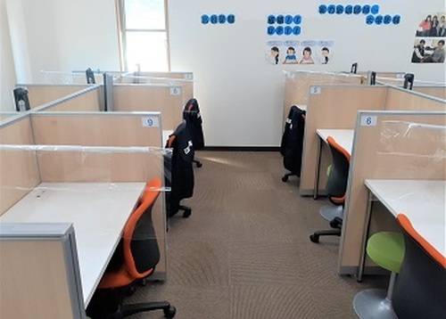 明るく清潔感のある空間で、生徒の様子が一目で見渡せます。