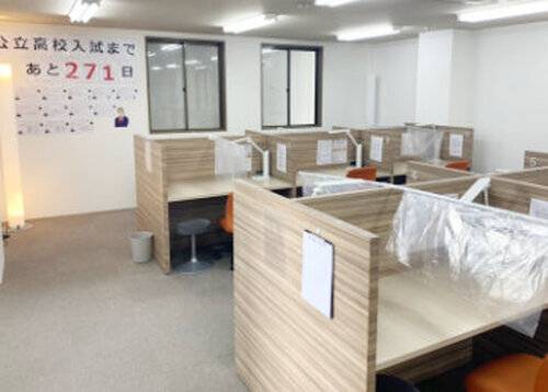 明るく清潔感のある空間で、生徒の様子が一目で見渡せます。