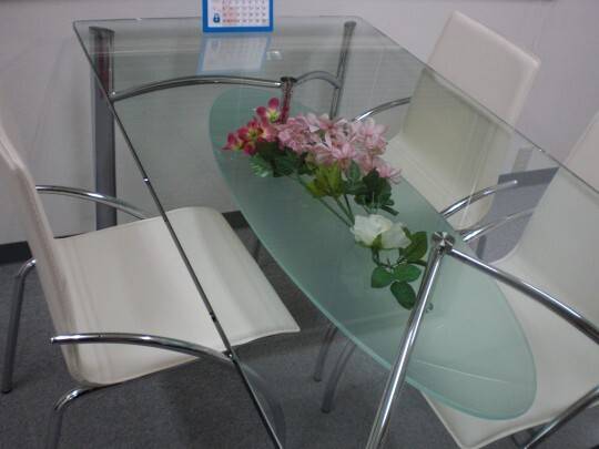 こちらでお話を伺います。