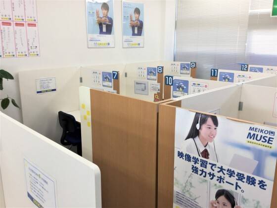 ブースは奥にも続きます。集中できる、絶妙の配置です！