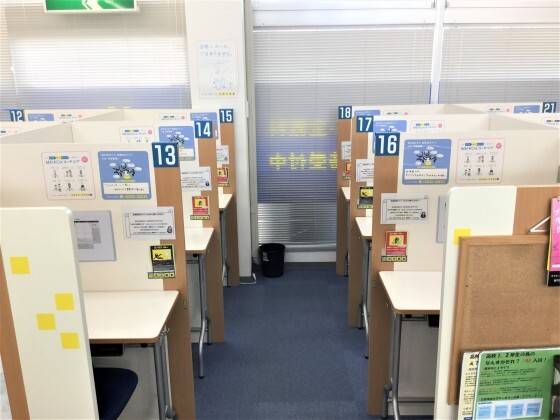 個別ブースがずらっと。ここで日々、個別授業を行っています！