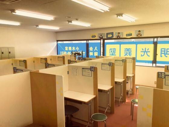 広い教室ですので、少々大きな声でも大丈夫！