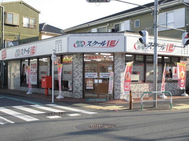 本校は南奥戸小学校がある交差点に位置しています。