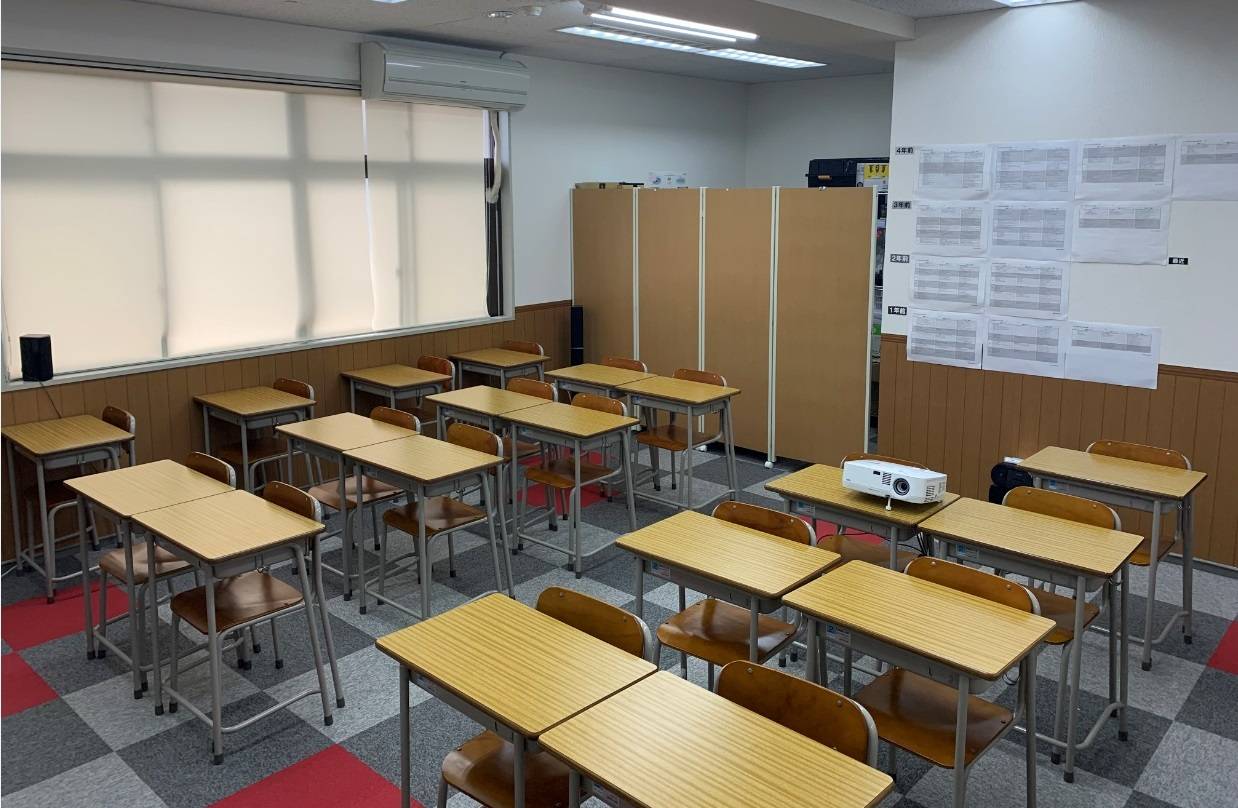 個別授業は小学生から高校生まで毎日多くの生徒の授業を行なっております。授業見学も承っております。