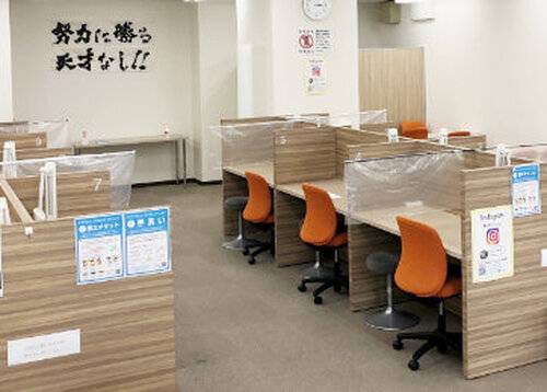 明るく清潔感のある空間で、生徒の様子が一目で見渡せます。