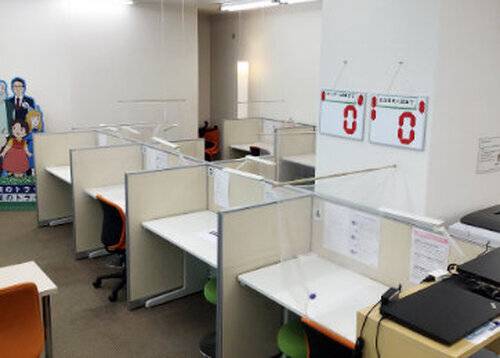 明るく清潔感のある空間で、生徒の様子が一目で見渡せます。