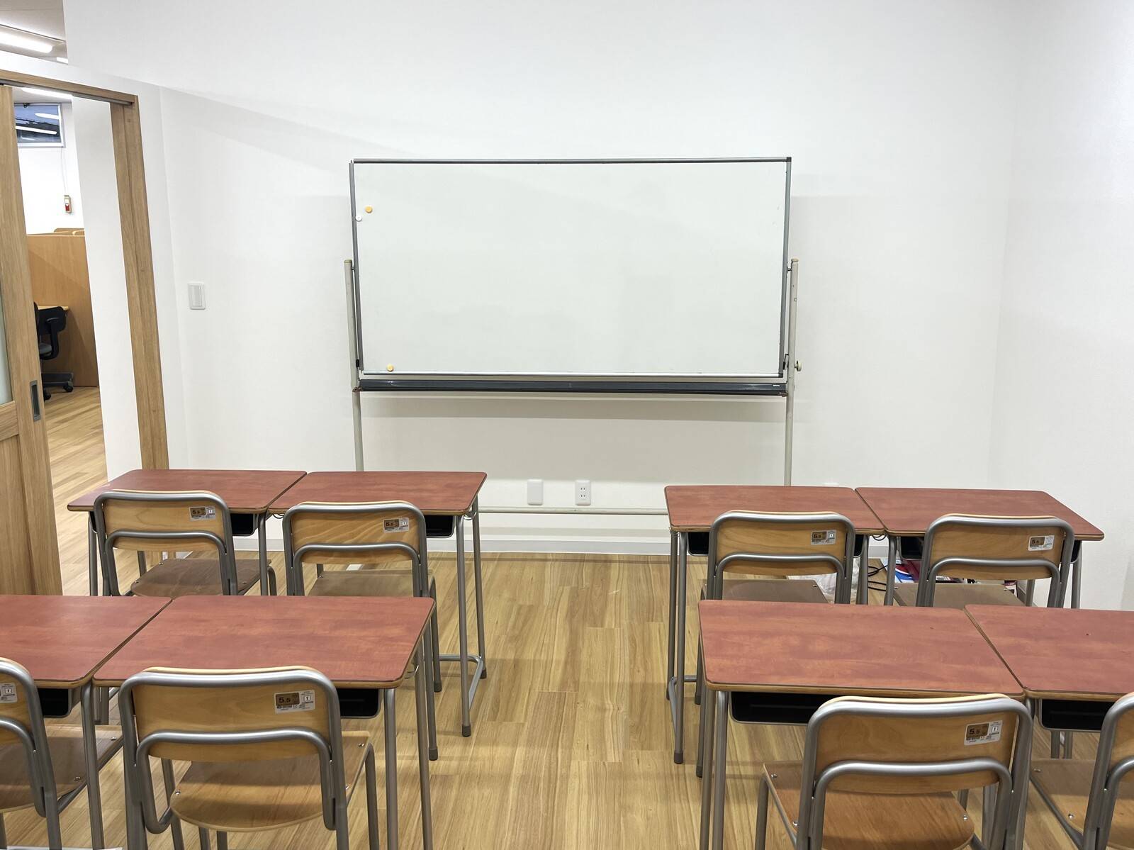 中学生を対象に小集団授業も開講しています。