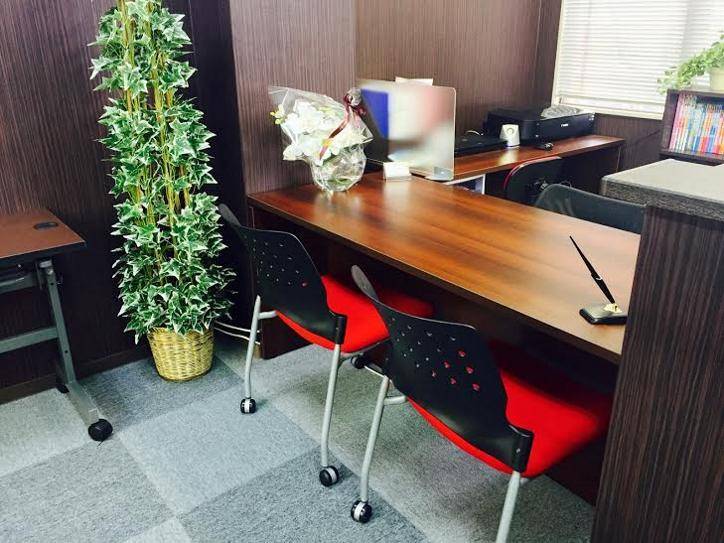 受付はこちらです。教室スタッフが丁寧に対応致します