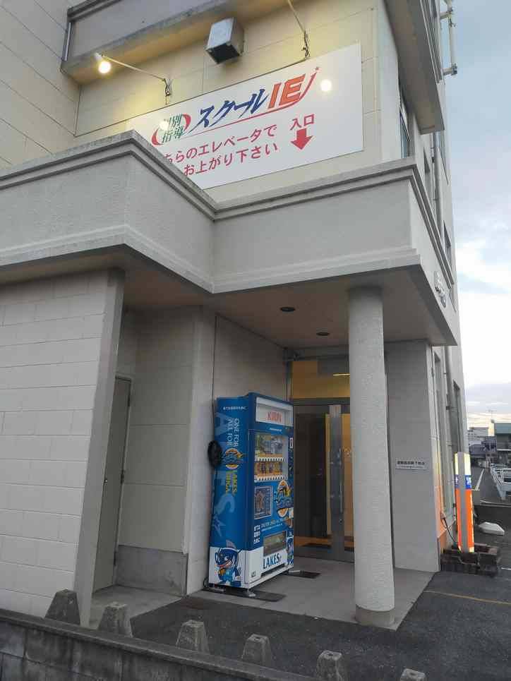 建物裏の入口から入り、エレベーターで3階へ！