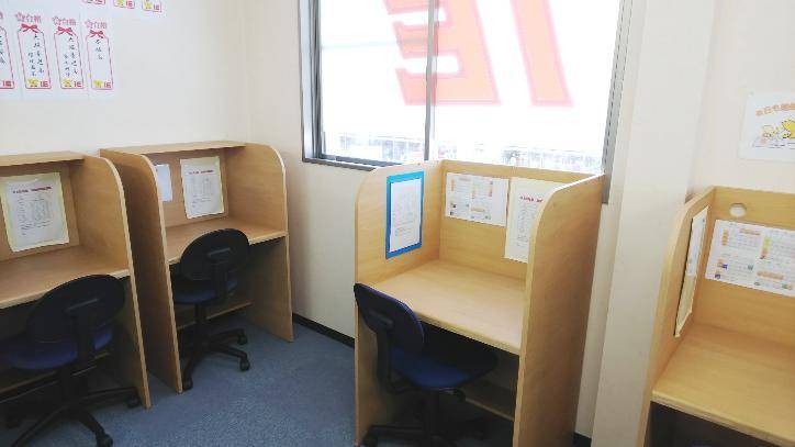 個別の自習ブースを完備しています！