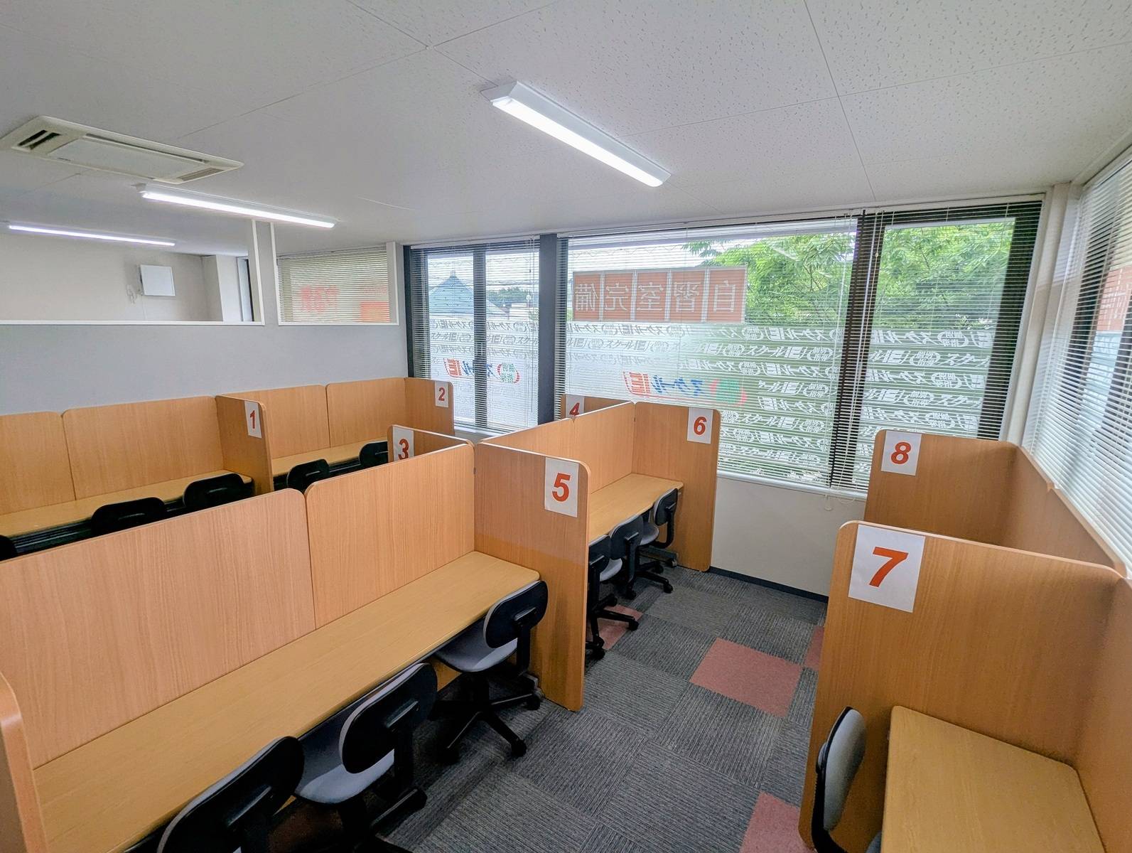 お子さまが安心して学習に集中できる授業ブース。