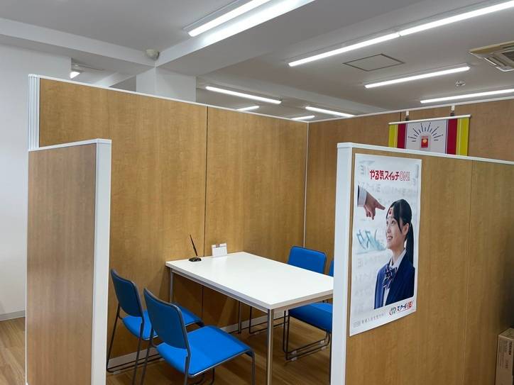 こちらの面談ブースでしっかりとお話を伺います