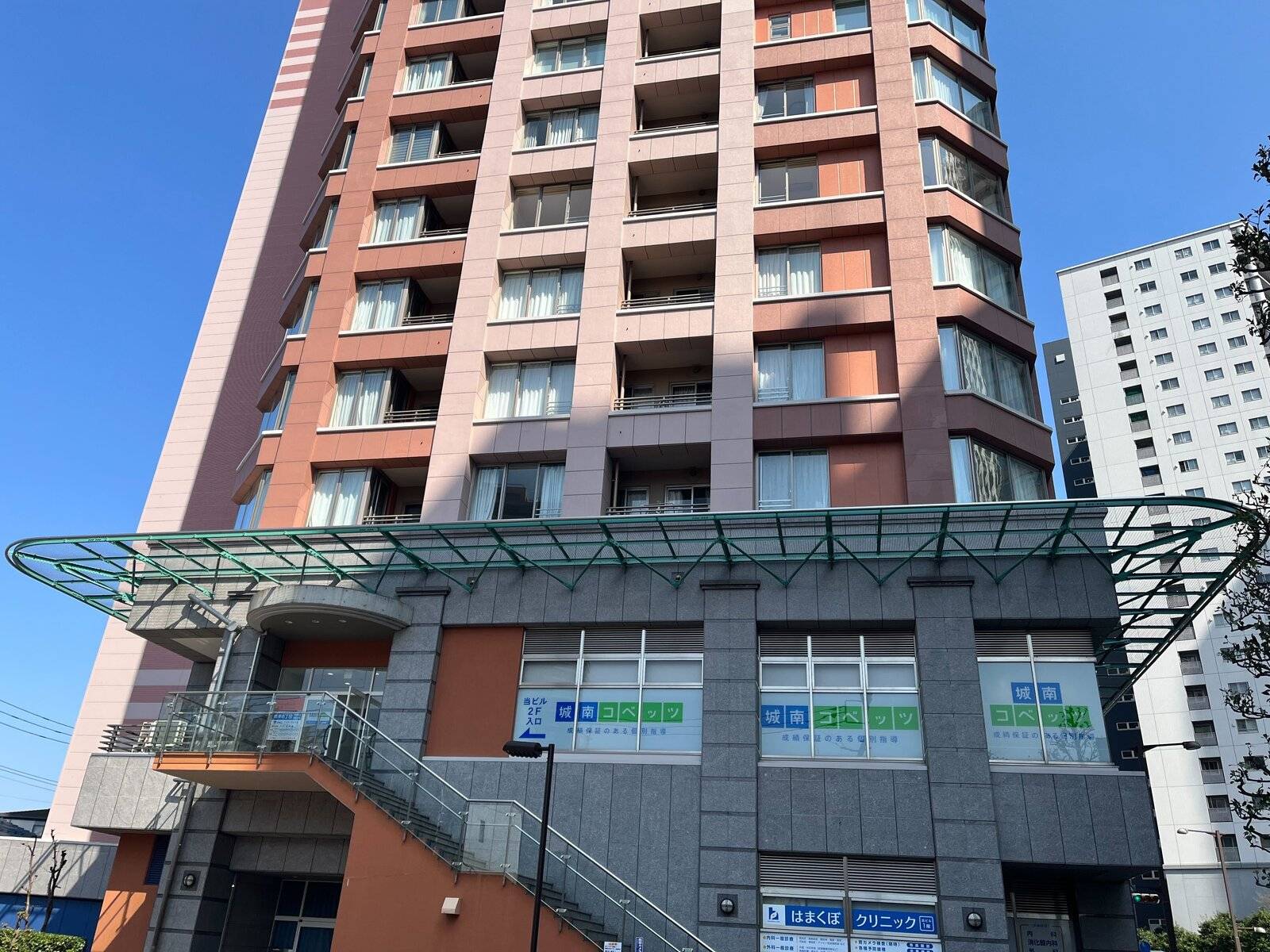 橋本駅北口から徒歩5分！駐輪場も完備です！