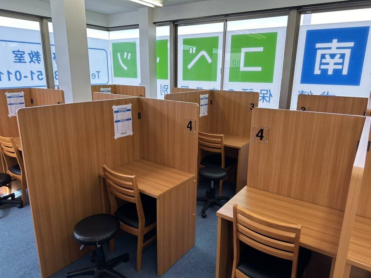 授業ブースは全部で6つあります。それぞれ半個室となっていますので、集中して取り組むことができます。
