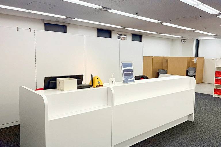 開放的な受付カウンター。ご質問・ご相談など、どんな小さなことでもお気軽にお声かけください