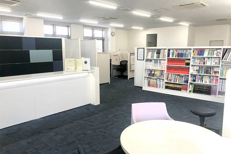 お子さまが集中して学習できる環境を用意してお待ちしています。