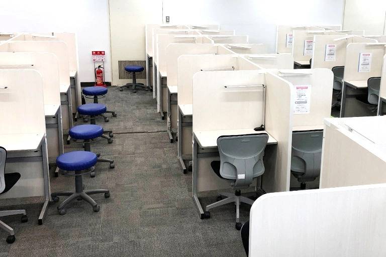 お子さまが集中して学習できる環境を用意してお待ちしています。