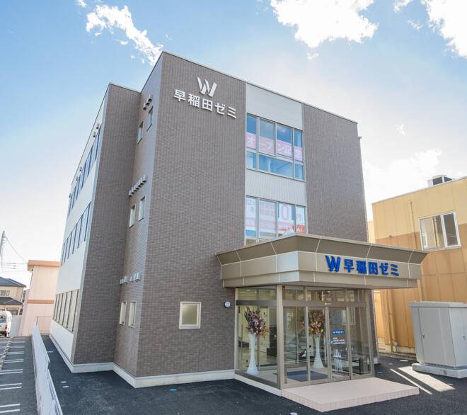 駐車場・駐輪場完備！清潔感のあるきれいな校舎です。