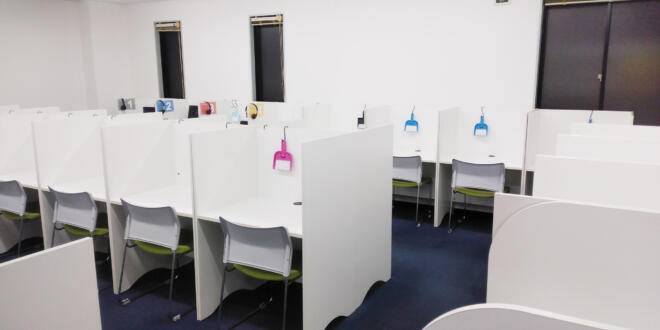 パーテションのある自習室も完備！