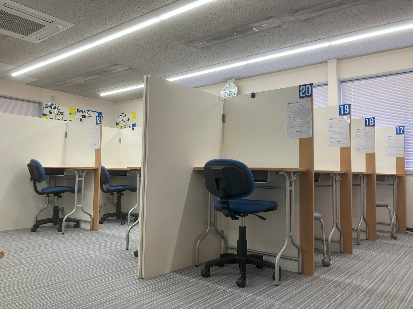 2階を含め、全30席の授業スペースがあります。