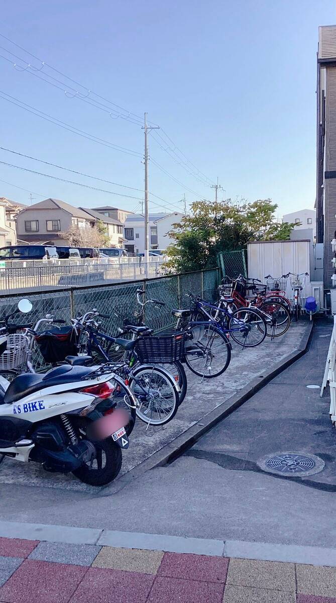 川沿にある駐輪場です！