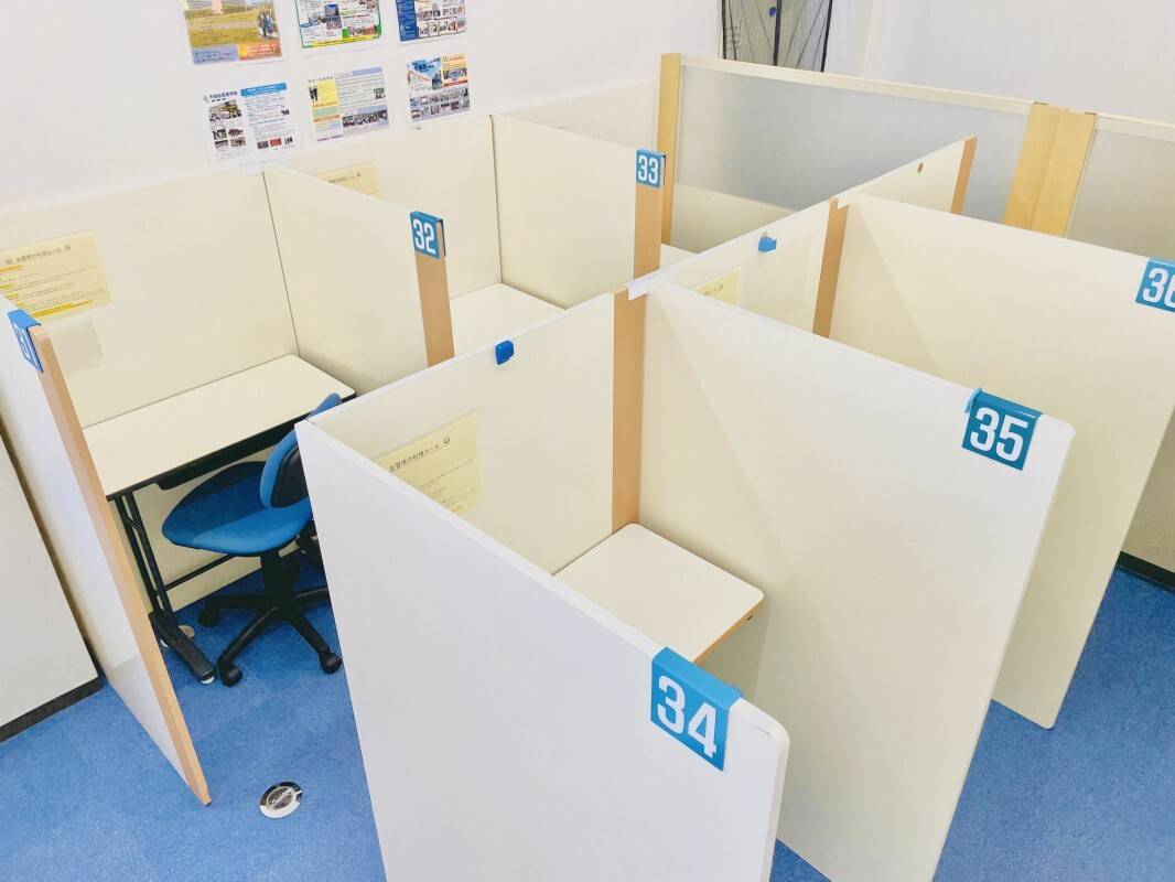 予約不要！塾生使い放題！の自習席も完備。