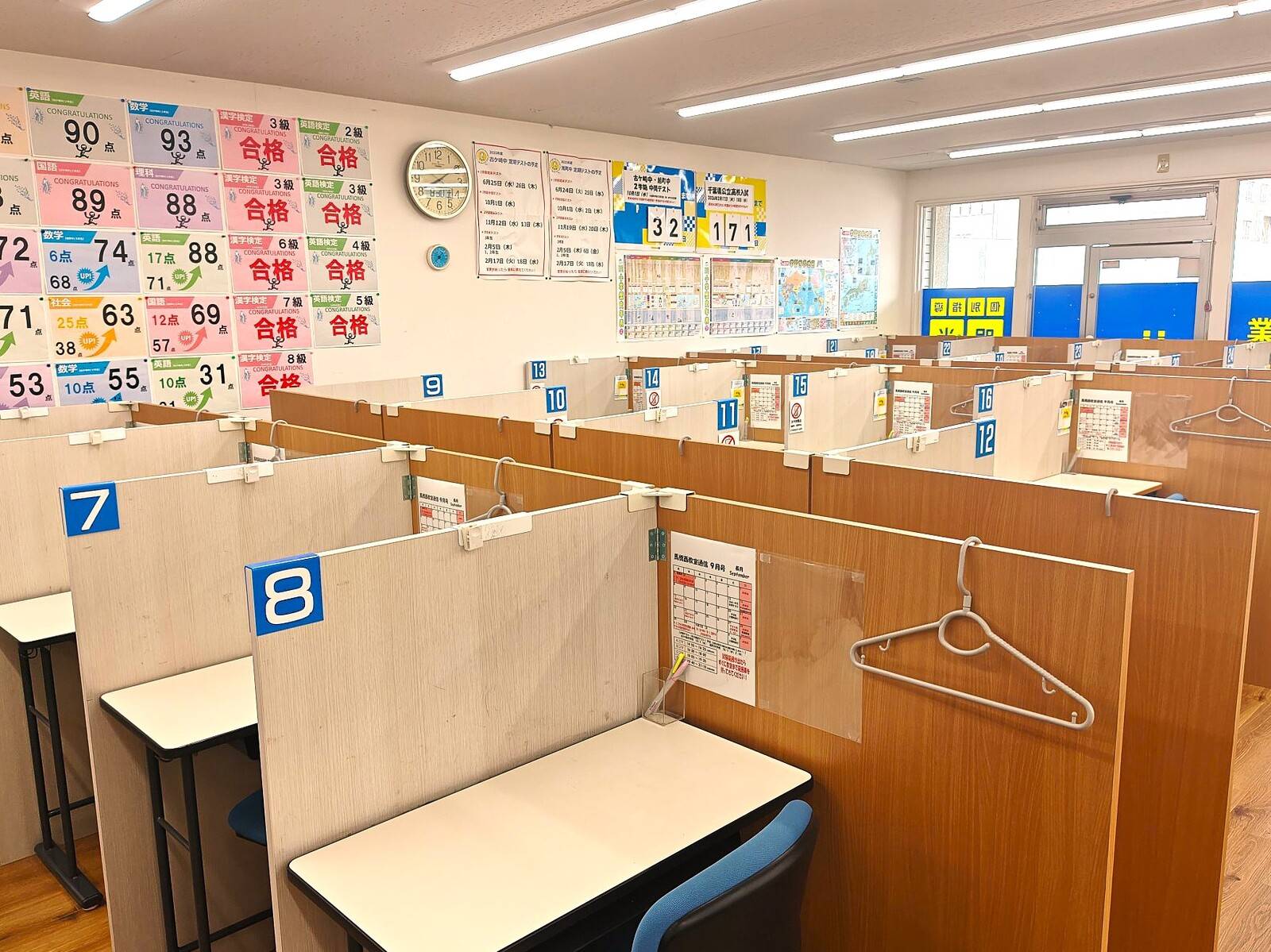 個別の席なので 先生にも質問しやすく 落ち着いて勉強できます