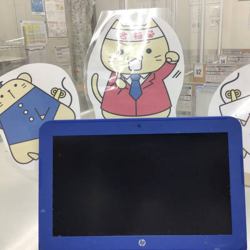 かわいいニャンイチ先生たちが教室に入るとお出迎えしてくれます。