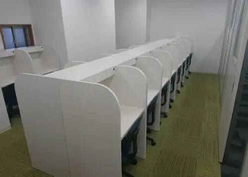 集中して勉強できる自習室!!13:00～22:00で使用できます。
